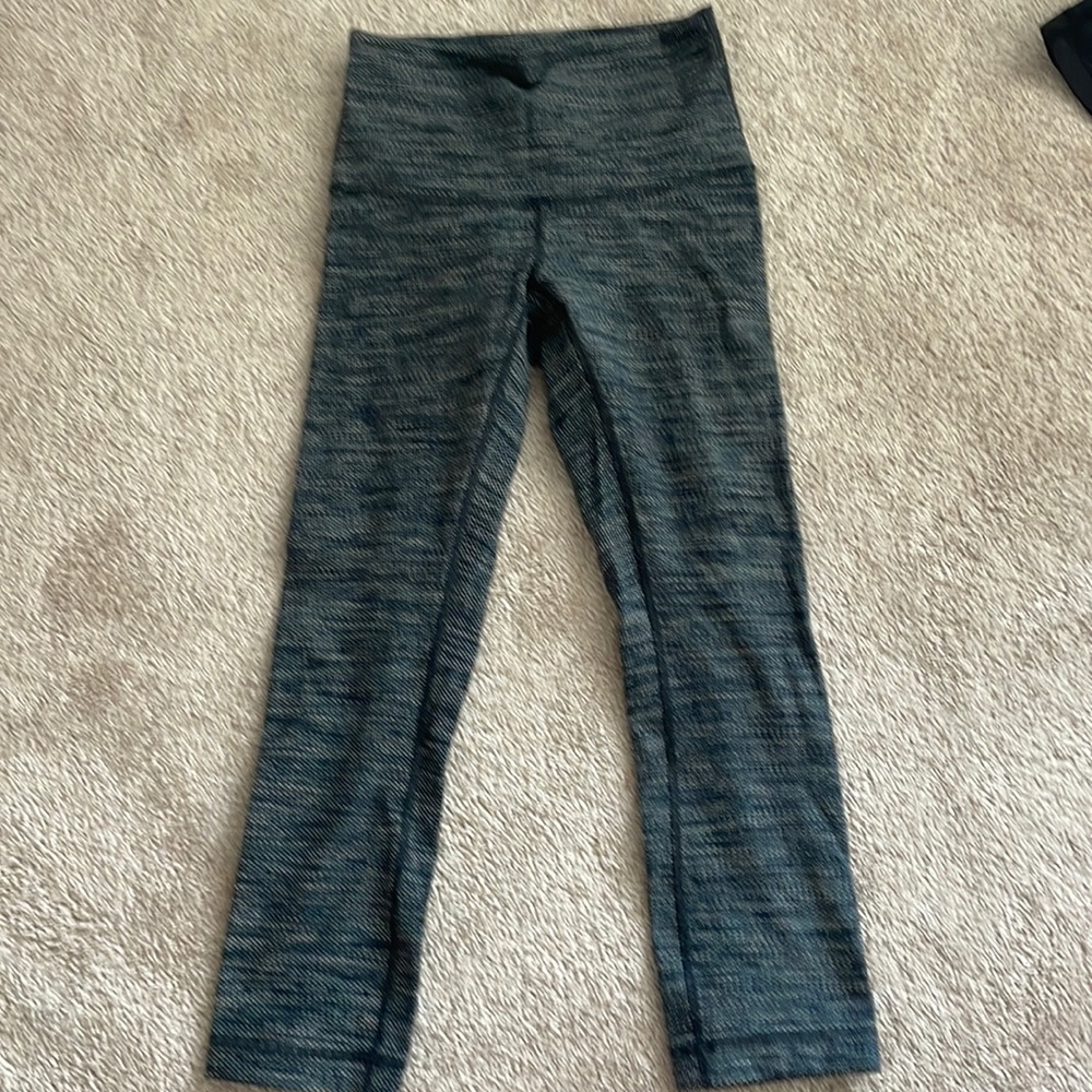Lululemon high rise wunder under pant, Size 2, barely worn, cropped